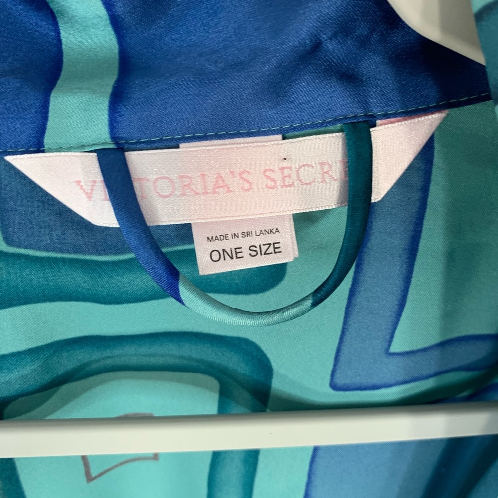 HTF Victoria’s Secret Blue Abstract Robe - Picture 3 of 5